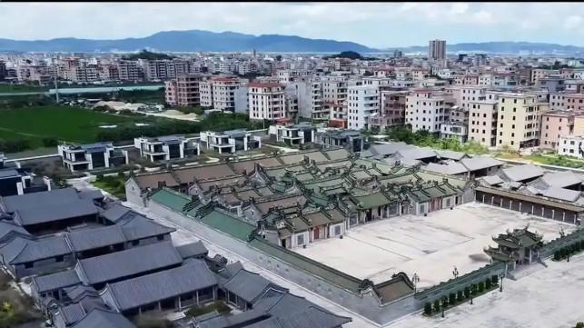 竞博官方网站一夜之间10亿豪宅化为废墟背先人脉被扒官媒怒评：不冤枉！(图6)