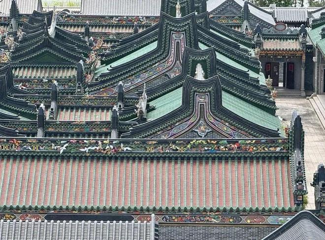 竞博官方网站一夜之间10亿豪宅化为废墟背先人脉被扒官媒怒评：