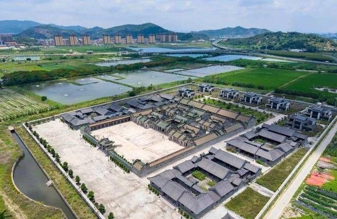 竞博官方网站一夜之间10亿豪宅化为废墟背先人脉被扒官媒怒评：不冤枉！(图10)